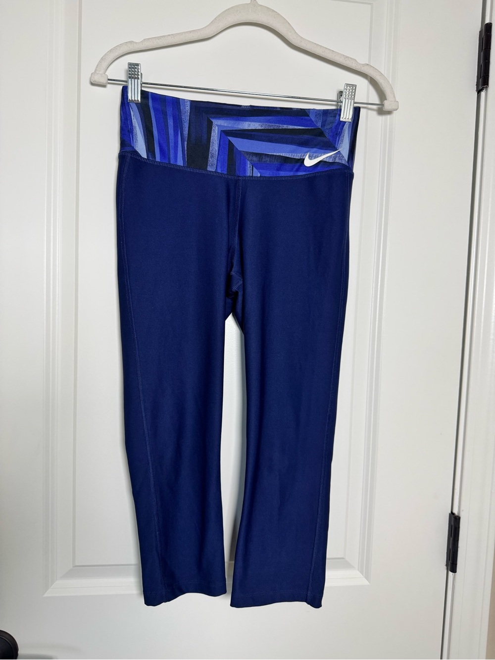 Nike Navy Capri Leggings with Blue Geometric Waistband XS